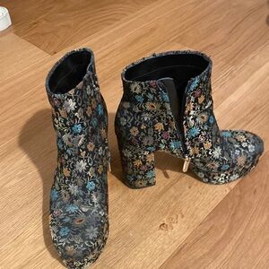 Sam Edeman foil floral platform boots